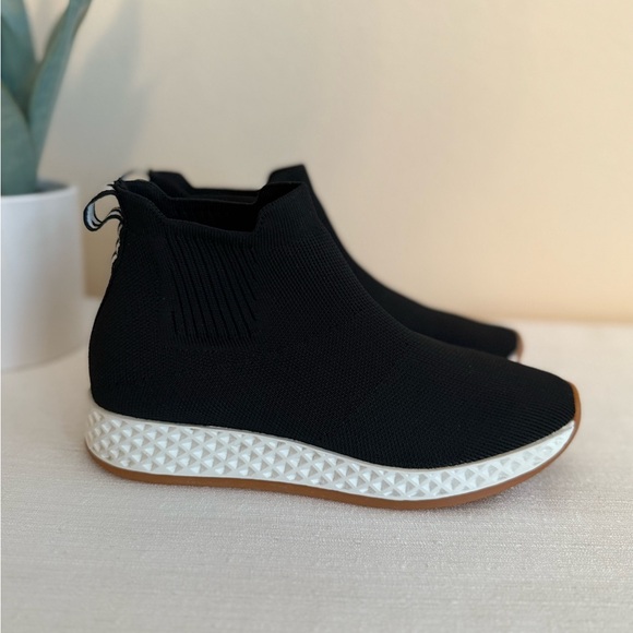 J/SLIDES Shoes - J/SLIDES Urban Sport Black Knit Stretch Slip In Sneakers